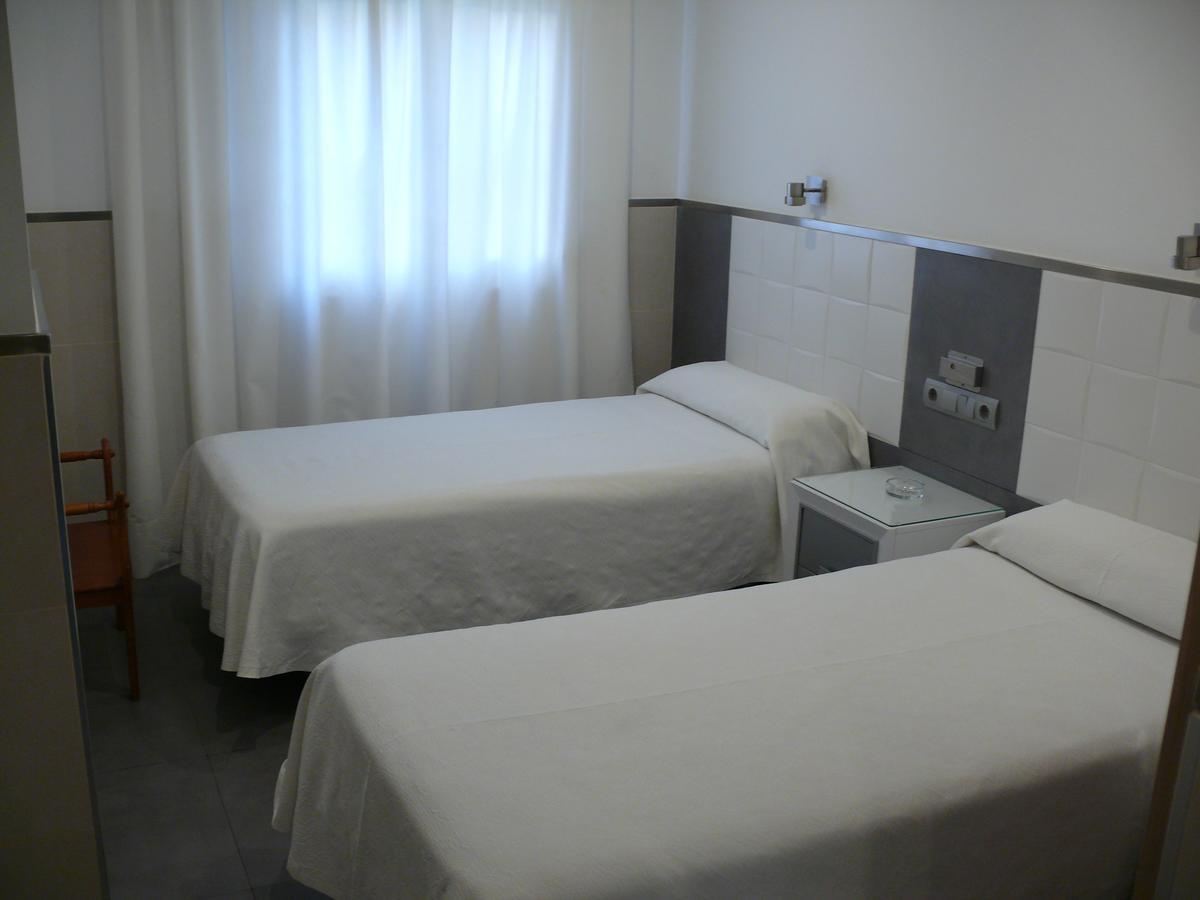 Hostal La Hispanidad Malaga Exterior photo