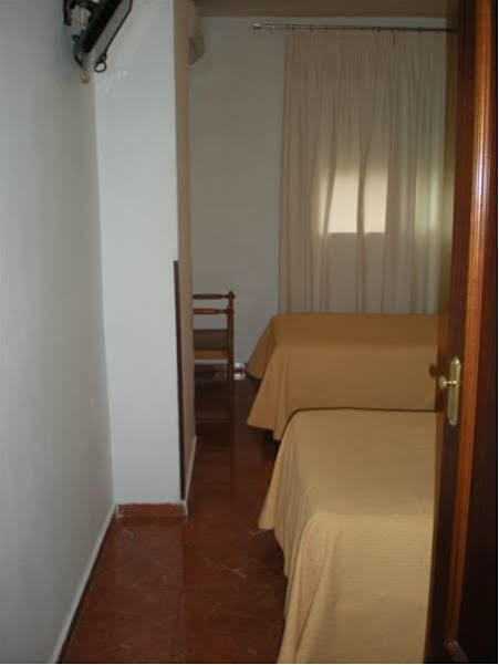 Hostal La Hispanidad Malaga Exterior photo